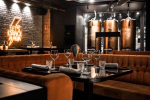 Interior del restaurante Alquímico.