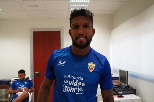 Sousa rescindió el año de contrato que le quedaba en el Almería y firmó por el Alcorcón.