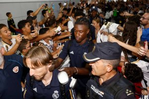 Gran recibimiento al Real Madrid en Almería.