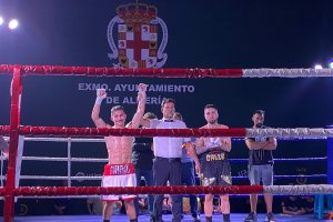 El púgil vasco proclamado campeón en Almería.