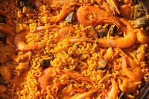 Prepara para hoy una fideuá.