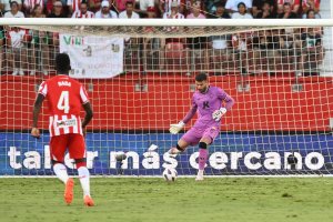 El guardameta Luis Maximiano debutó de titular y en la segunda parte entró Ibrahima Koné.