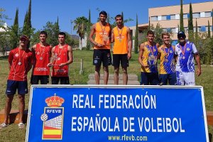 La pareja almeriense en lo más alto del podio.