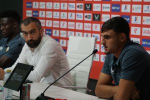 Mohamed El Assy el día que presentó a Baba y Pubill.