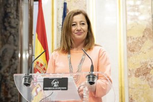 La presidenta del Congreso, Francina Armengol, en una rueda de prensa.