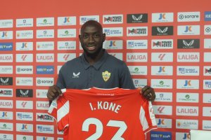 Ibrahima Koné con el dorsal 23. Espera hacer un gran año como su compatriota El Bilal Touré.