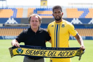 Andrés Fernández y Dyego Sousa en la presentación del jugador en Santo Domingo.