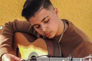 Francisco Fernández, El Pelaillo, joven guitarrista almeriense nacido en el barrio de Pescadería.