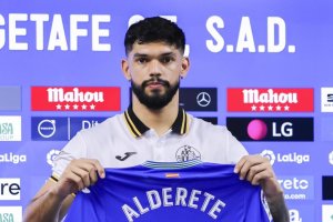 Omar Alderete en su presentación con el Getafe la pasada temporada.