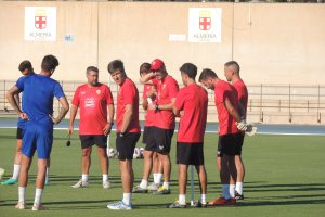 Vicente Moreno solo tiene tres centrales disponibles para el choque en Cádiz.