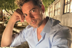 David Bisbal, en el bar con las mejores vistas del Parque Natural Cabo de Gata.
