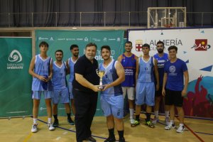 José Francisco Cara entregó el gran premio.