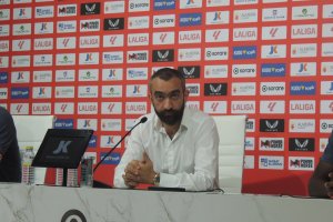 Mohamed El Assy en la presentación de Luis Maximiano e Ibrahima Koné.