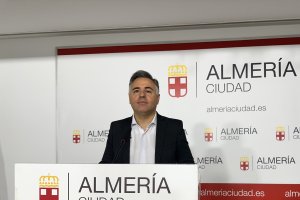 Antonio Ruano durante el balance del PSOE sobre la Feria de Almería 2023.