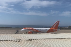 Un avión de EasyJet que cubría la ruta Manchester-Mallorca fue desviado el domingo a Almería.