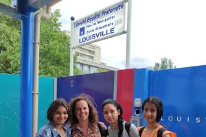 Las tres alumnas y la profesora de El Puche, en Montpellier.