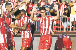 Sergio Arribas seguirá en el once titular y quiere volver a marcar con el Almería.