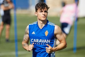 Alejandro Francés es uno de los pilares del Real Zaragoza y tiene contrato hasta 2025.