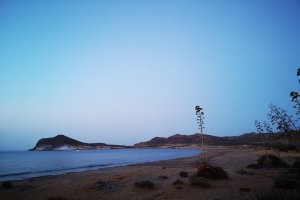La espectacular Bahía de Los Genoveses, una playa icónica del Parque Natural de Cabo de Gata-Níjar y entre las mejor valoradas por los turistas d