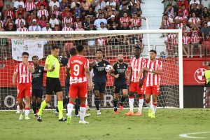 Almería y Real Madrid encabezan el gasto en fichajes en Primera División.