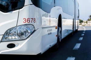 Autobús del servicio municipal de transporte por la ciudad