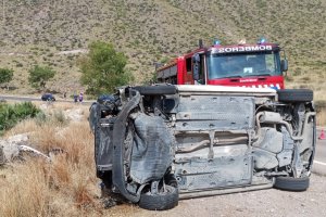 Así quedó el coche del conductor que mató a dos ciclistas en Níjar.