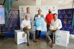 Autoridades en la presentación del evento.