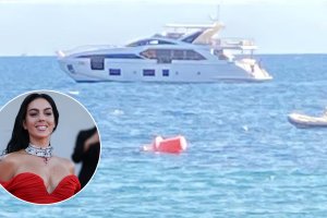 El yate de Cristiano Ronaldo y Georgina Rodríguez, en Aguamarga.