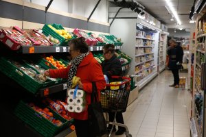 El precio de los alimentos frescos sigue encareciendo la bolsa de la compra de los almerienses.