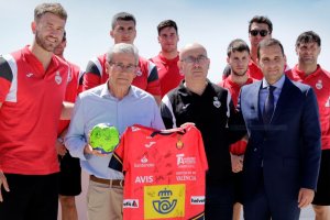 Pedro Caparrós con los Hispanos.