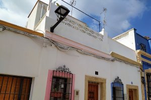 Las calles del barrio de la Alcazaba también están sufriendo los cortes.