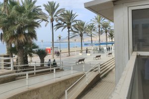 En este local estuvo ubicada durante años el bar y salón de fiestas de la Asociación Cultural Casa de Melilla.