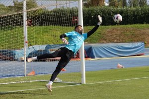El portugués ha vuelto a España para ser titular con el equipo de Vicente Moreno.