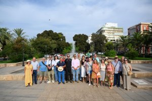 Foto de familia de los participantes en el sendero patrimonial por el Parque Nicolás Salmerón.