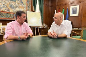 Javier A. García, presidente de Diputación se reúne con Domingo Fernández, presidente de la Mancomunidad del Levante.