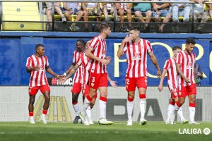 El equipo rojiblanco celebrando el gol de Sergio Akieme contra el Villarreal.