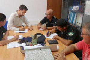 José Crespo se reúne con la Policía Local.