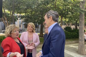 Rafael Hernando, a la derecha de la foto, en un acto del PP.
