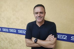 José María Salmerón en los estudios de la Cadena SER Almería.