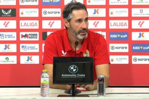 Vicente Moreno en la rueda de prensa previa al Sevilla-Almería.