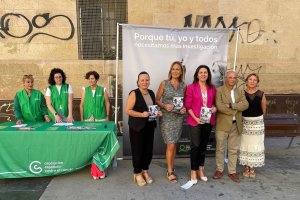 Foto de familia en el acto organizado por la AECC Almería.