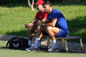 El lateral derecho no termina de recuperarse de una dolencia en la rodilla.