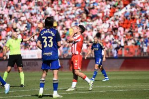 El Almería dejó escapar una ventaja de tres goles con el Granada y sigue sin vencer.