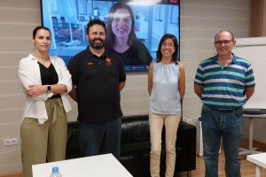 Foto de familia representando la unión entre Analytica Alimentaria y El Toyo Basket.