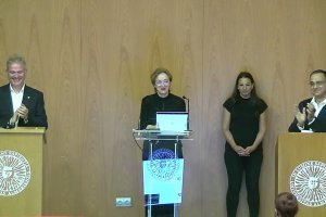 Los candidatos aplauden al final del debate celebrado esta semana.