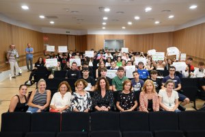 Foto de familia de participantes, ponentes y organizadores de la jornada