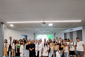 Recepción a alumnos de Medicina de la UAL en el Hospital de Poniente.