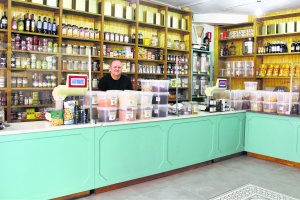 Antonio Sánchez Blanes, en la nueva tienda que ha abierto en Juan Lirola.