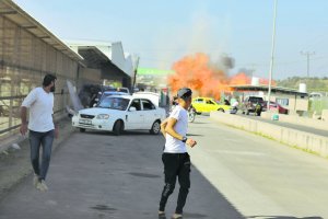 Acompañado a la andanada de cohetes, Hamás realizó ataques en la frontera.