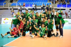 Los jugadores de Carreño celebran la primera victoria.